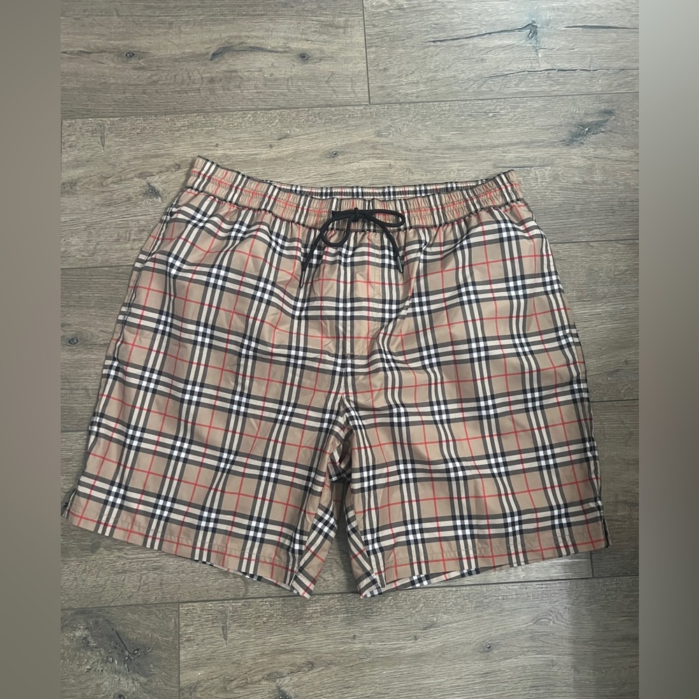 BNWT Mens size large Burberry swim trunks